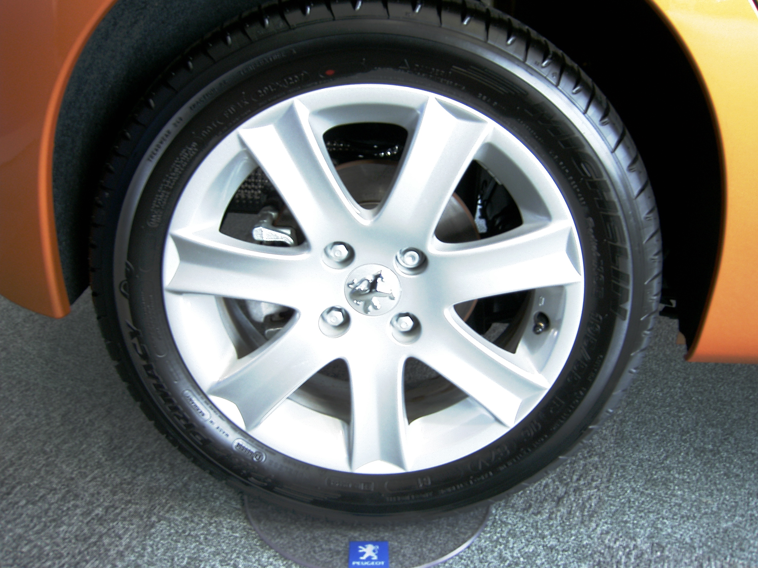 年末､年始のお出かけめ前に､お車のメンテナンスを！！