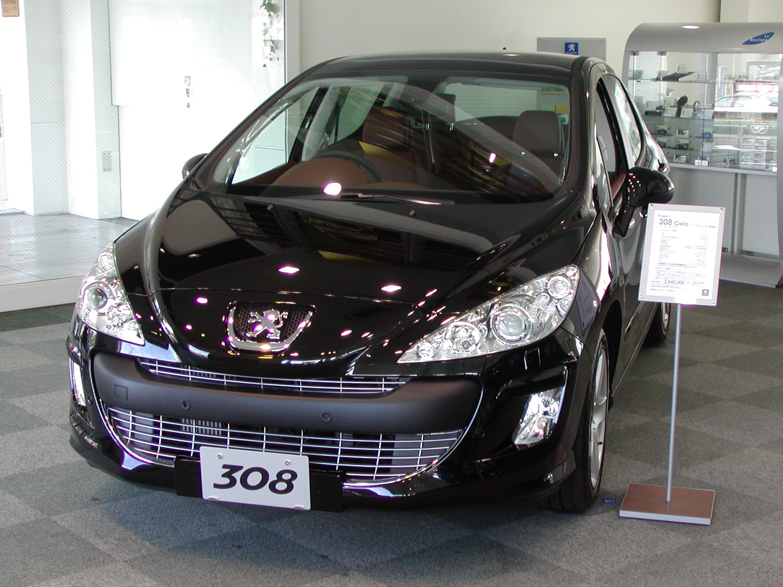 ニューモデル　３０８ 入庫しました