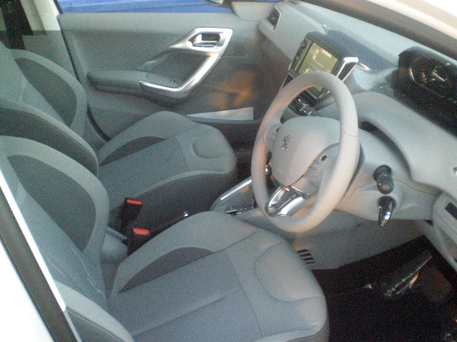 ☆PEUGEOT 208☆