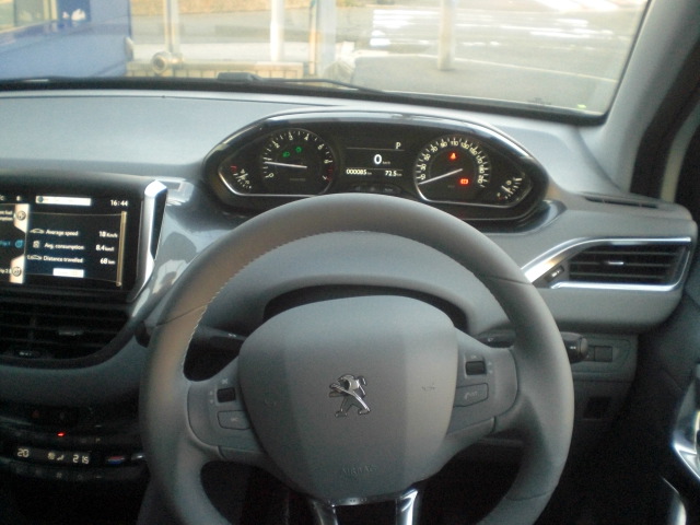 ☆PEUGEOT 208☆