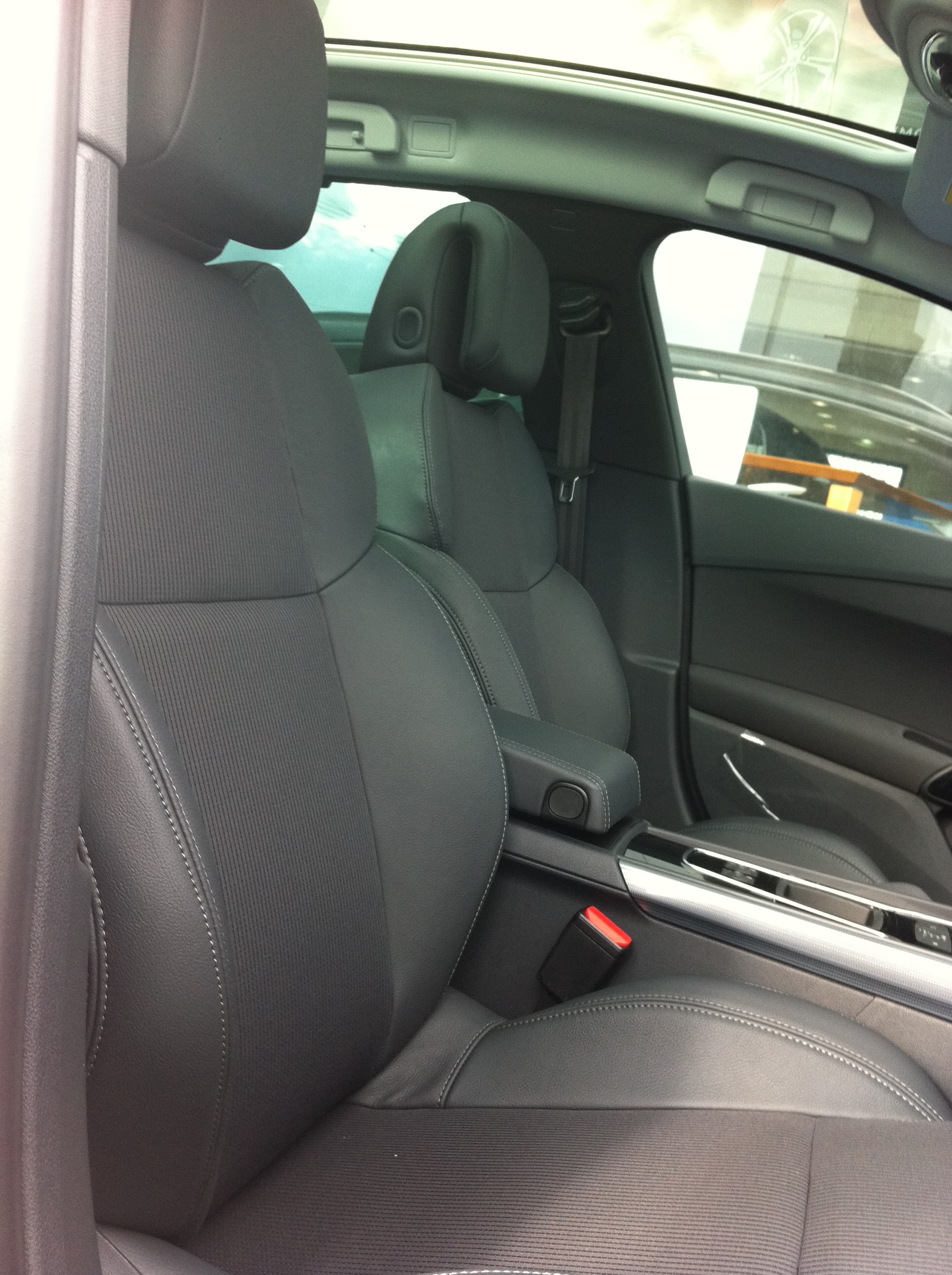 試乗車　508SW　PREMIUM