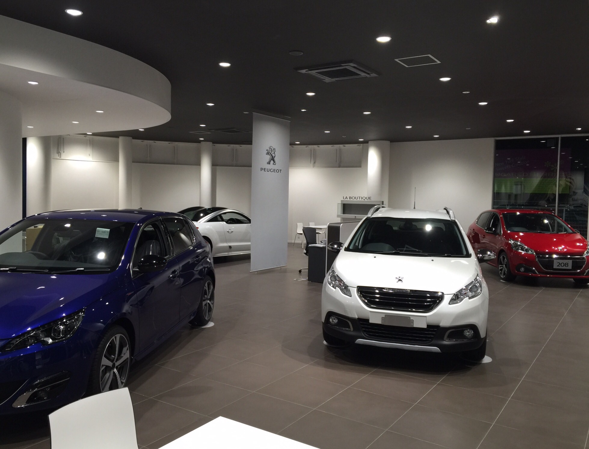 プジョー堺よりご案内