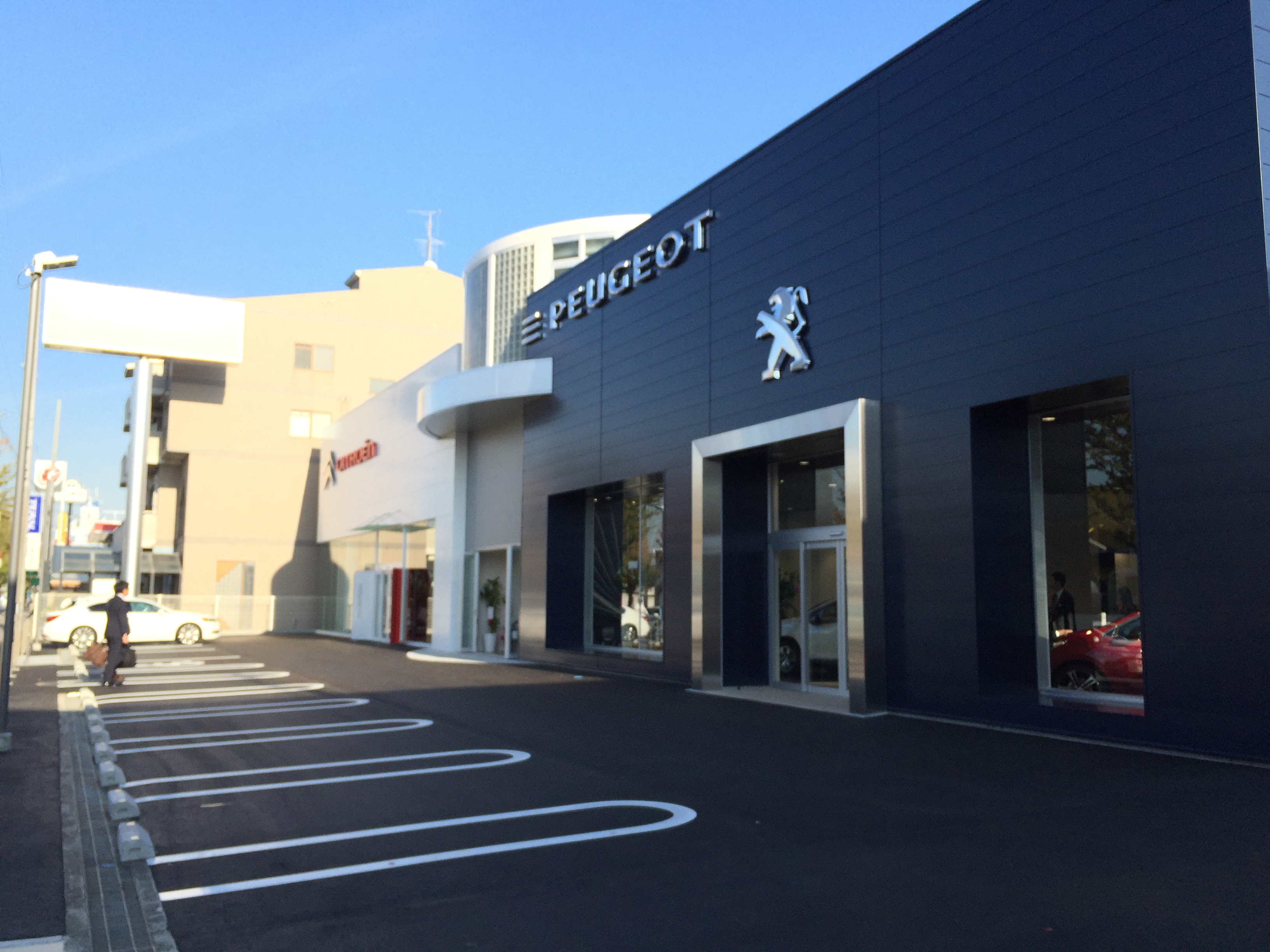 PEUGEOT堺　移転リニュアルオープン