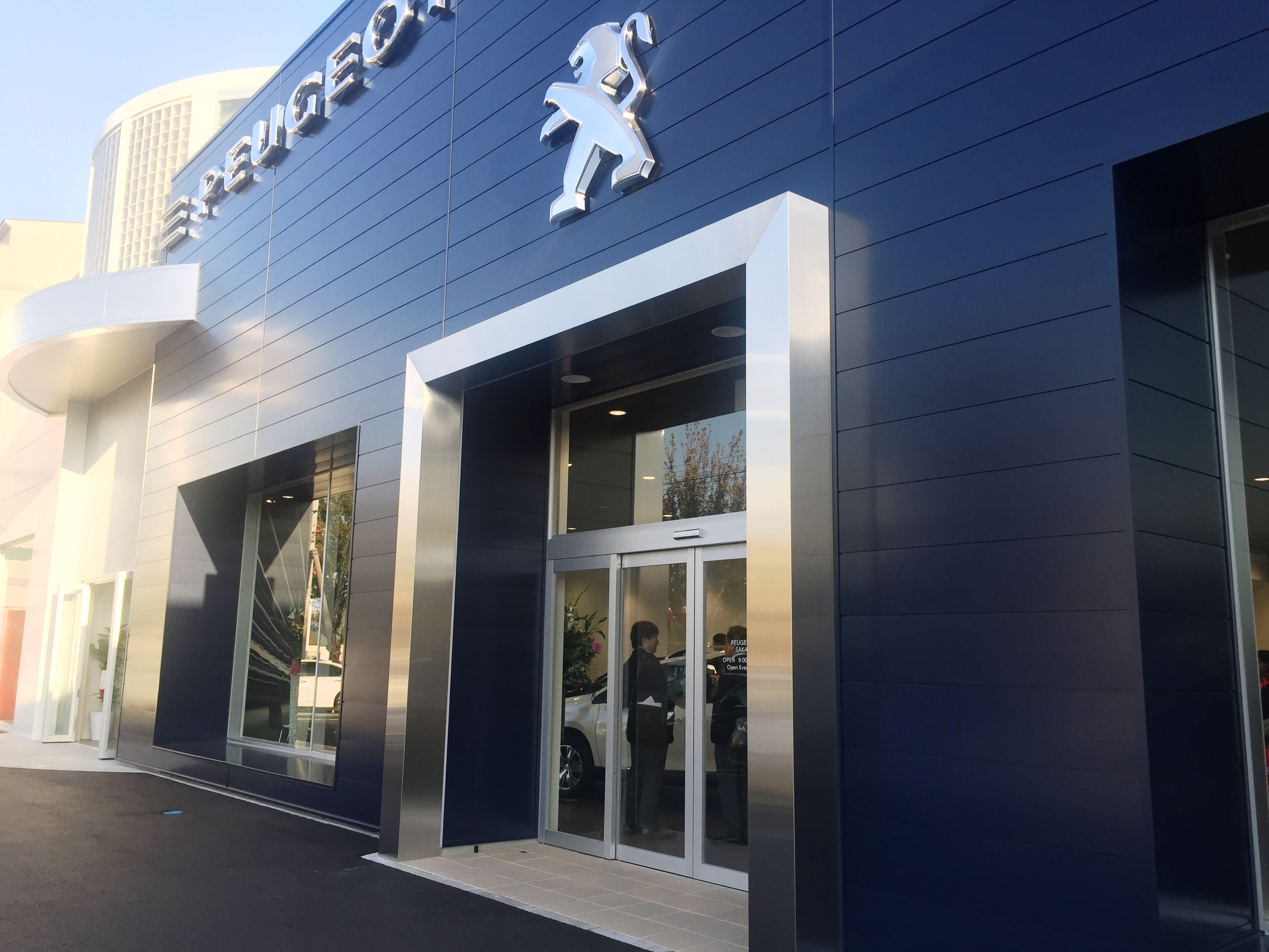 PEUGEOT堺　移転リニュアルオープン