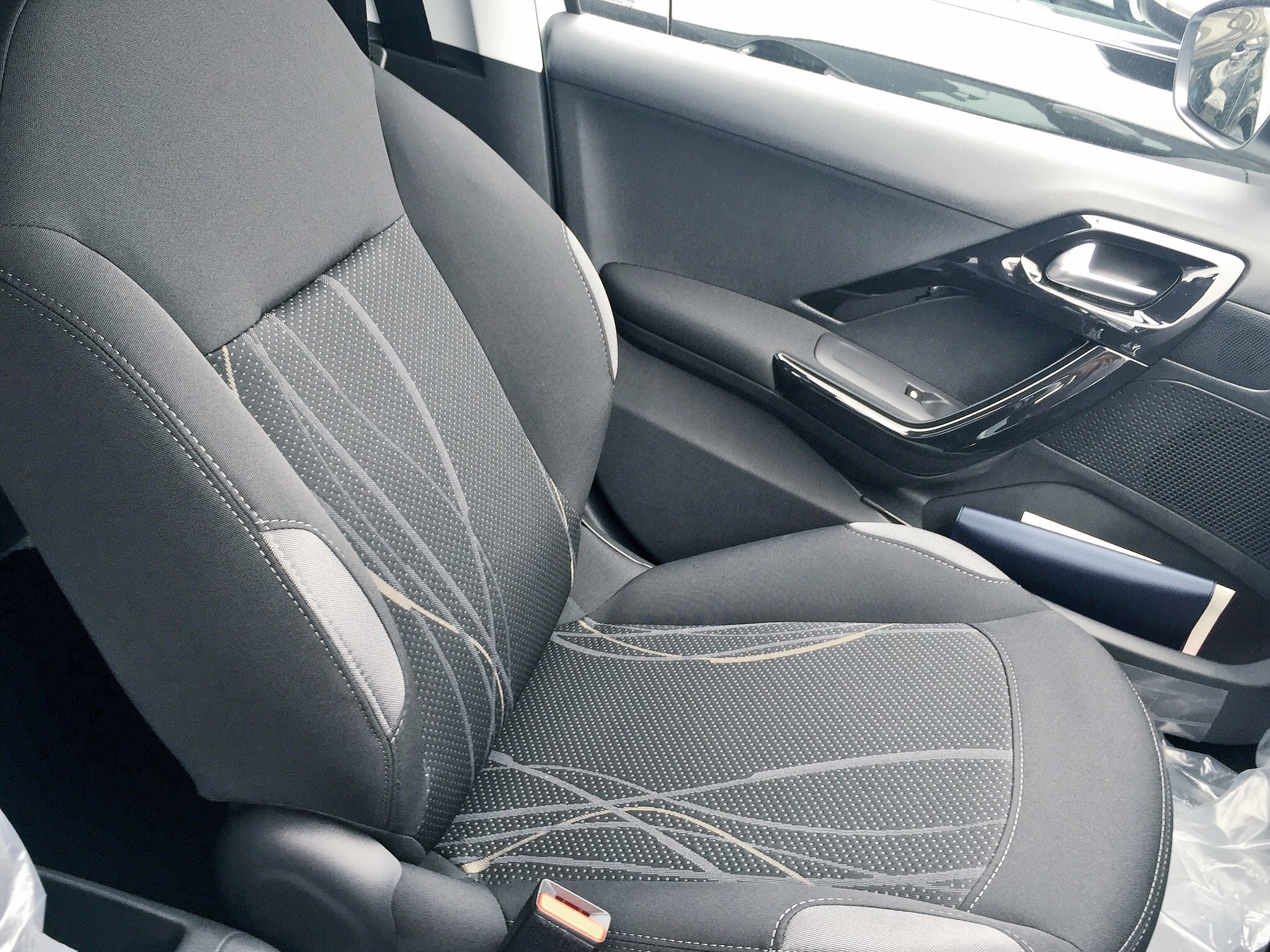 お買い得車 208 style について◎