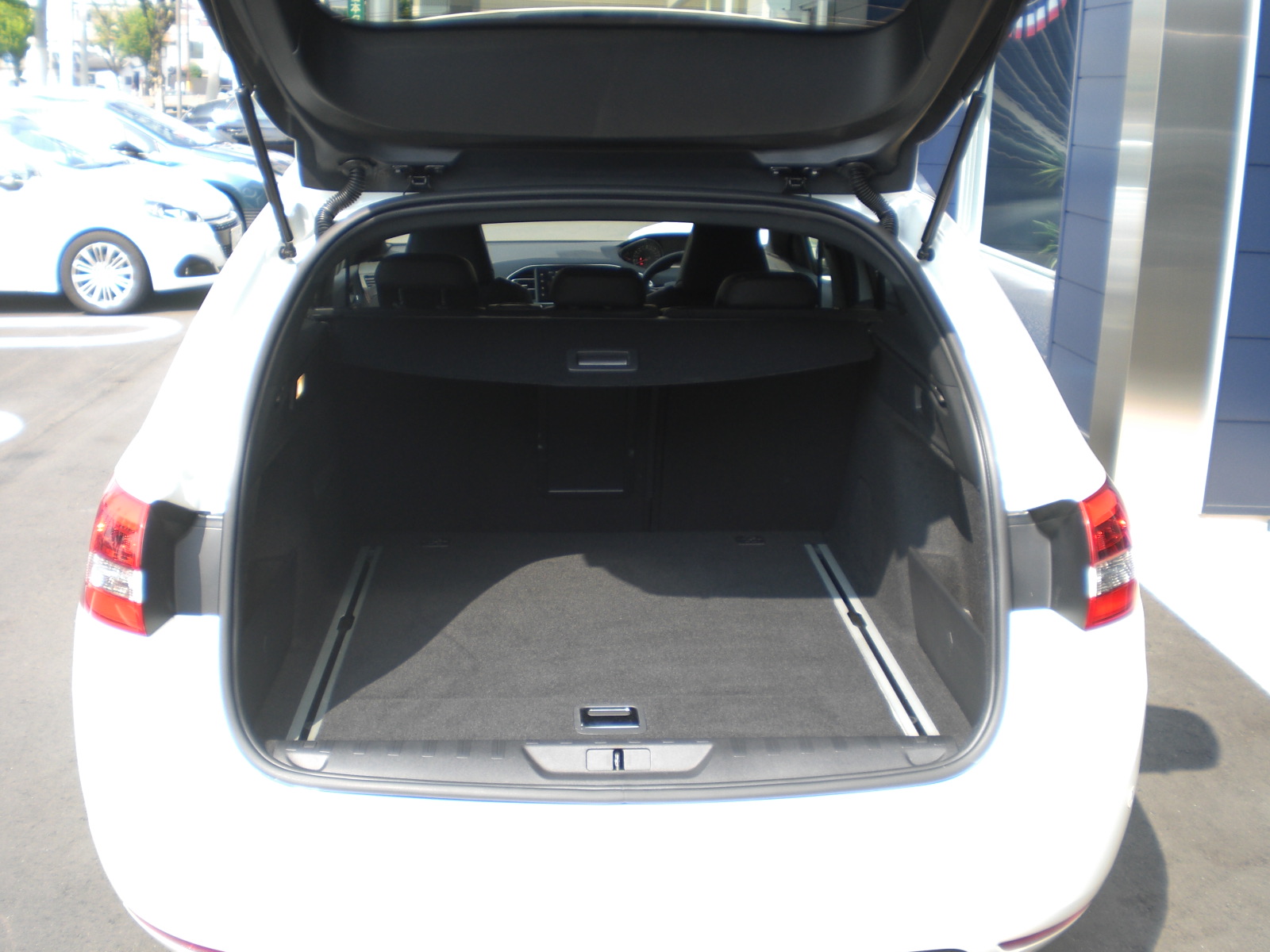 試乗車販売　308SW　GTLINE　パールホワイト