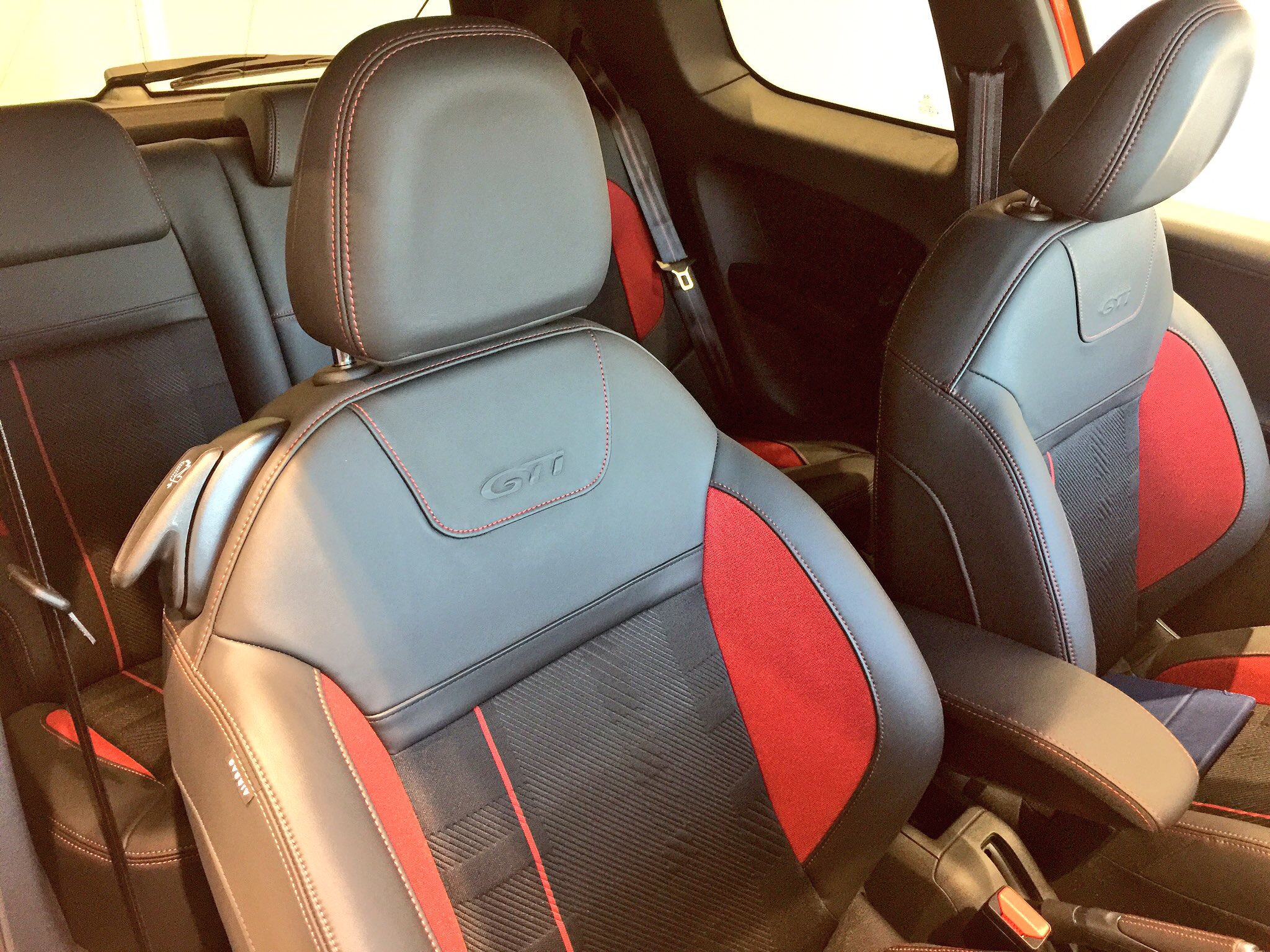 中古車「208GTi」入庫しました
