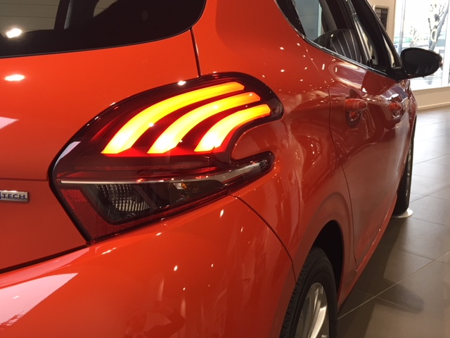 展示車２０８入れ替えました♪