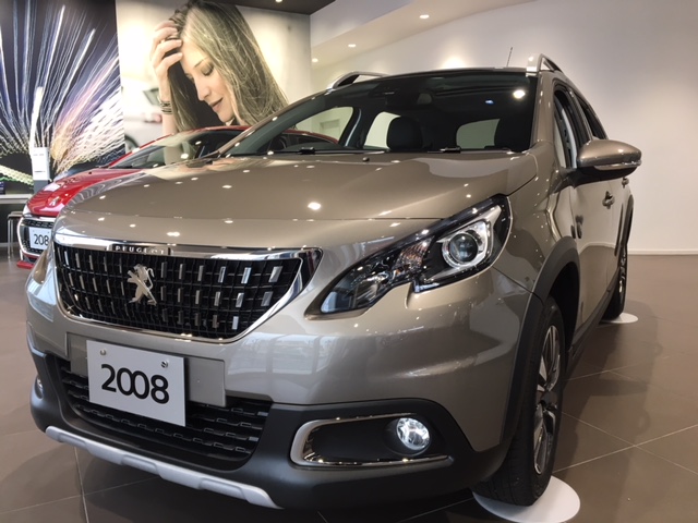 展示車２０８入れ替えました♪