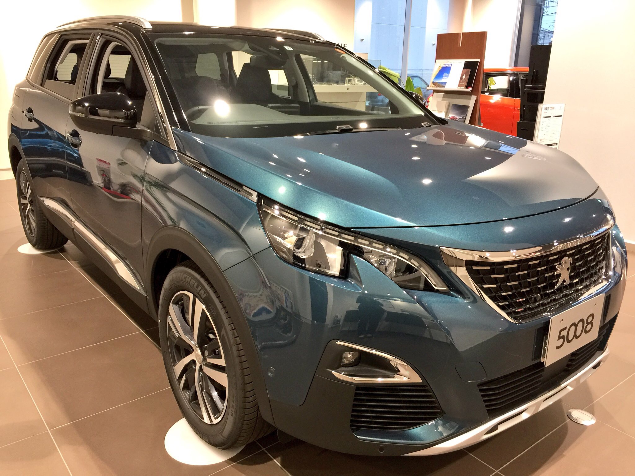 プジョー堺 お得な認定中古車が勢ぞろい