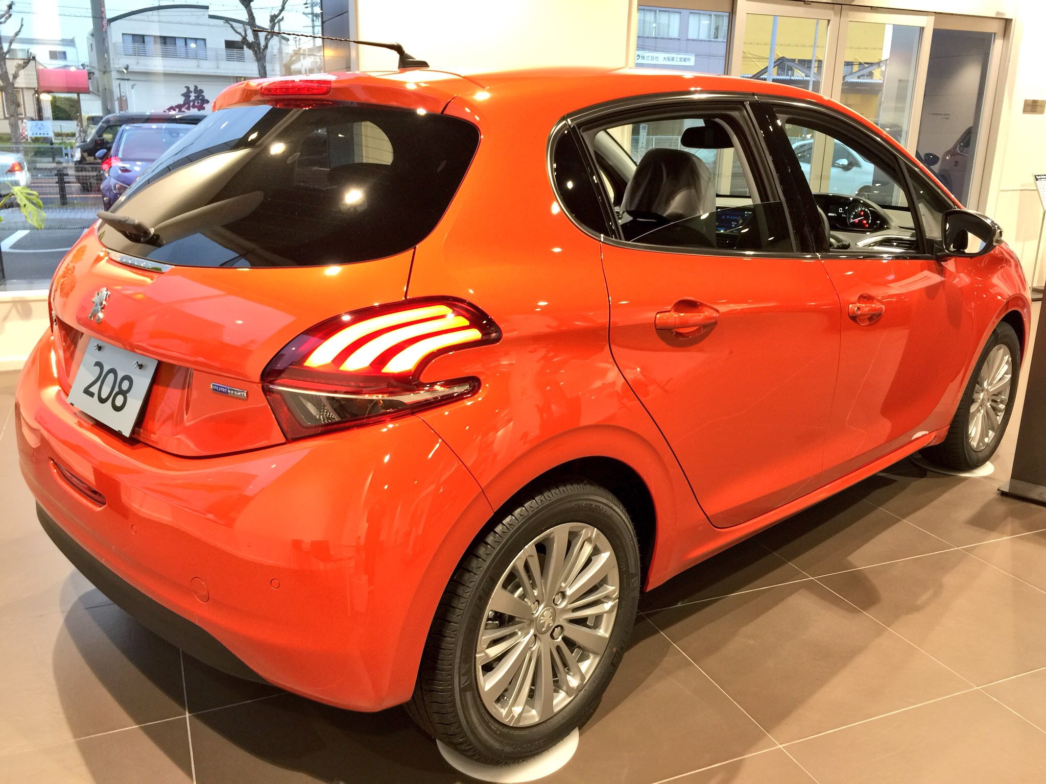プジョー堺 お得な認定中古車が勢ぞろい