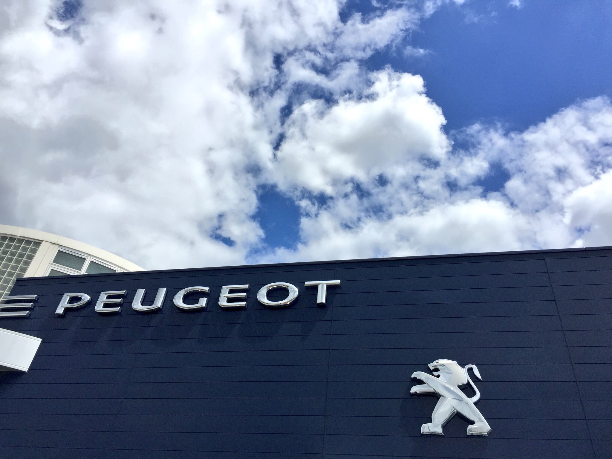 もうすっかり夏空ですね