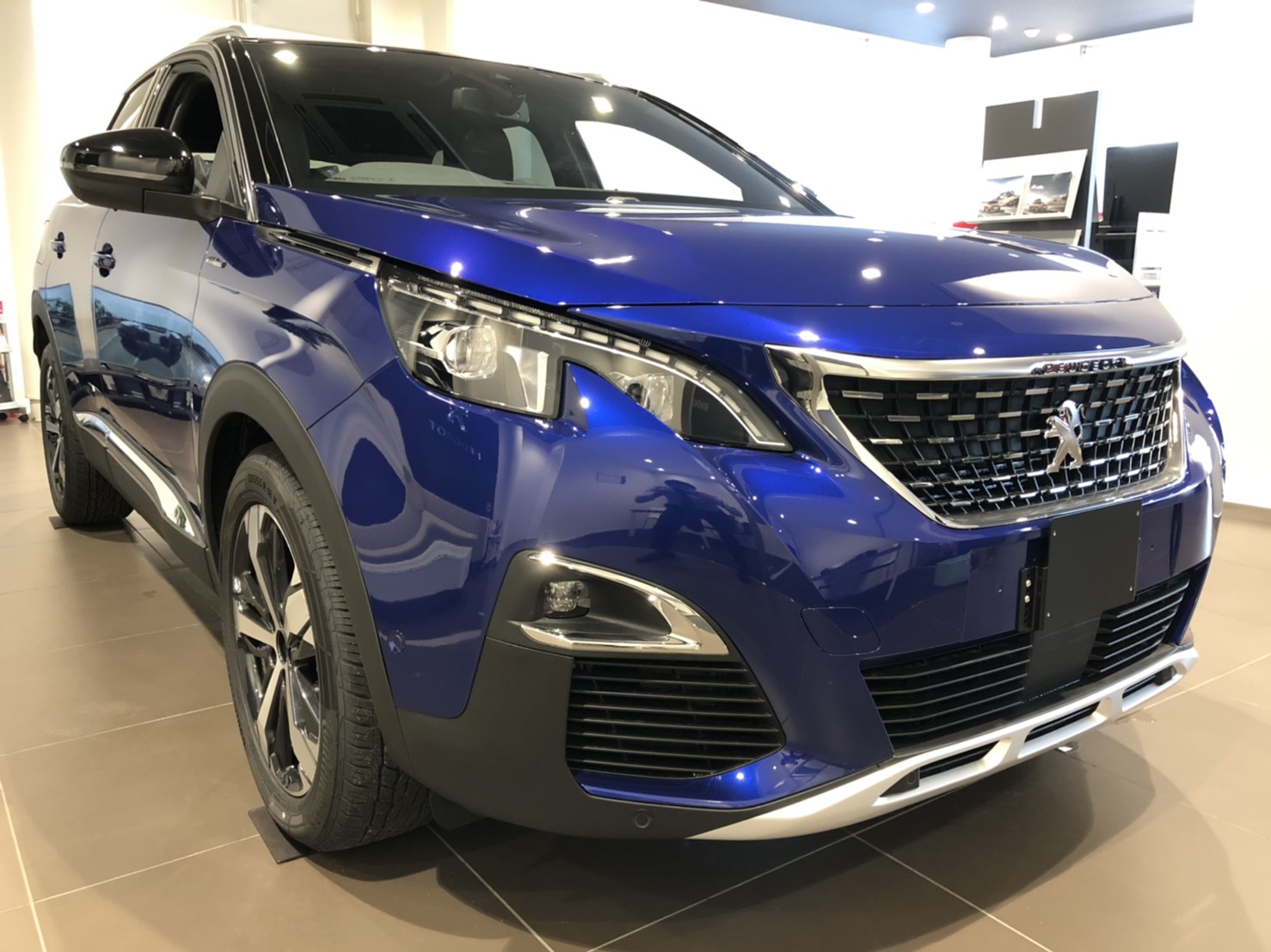 展示車入れ替え