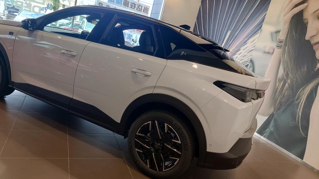プジョー堺ショールーム展示車のご紹介🦁